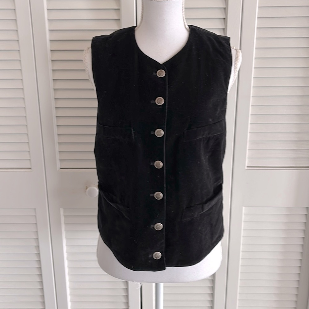 Chaus Vintage Black Velvet Vest w/ Silver Crest Detail Buttons Women’s Size 8